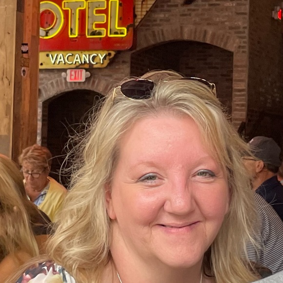 Meet your Posher, Michelle - Picture 3 of 3